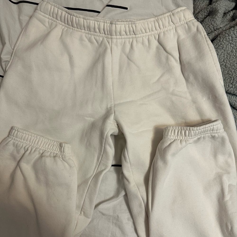 Aritzia sweatpants